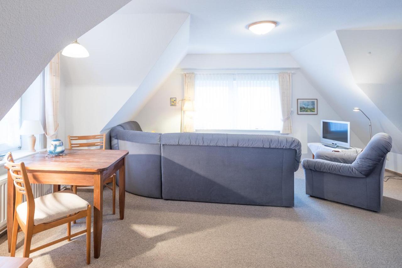 Direkt Am Deich - Ferienwohnung Amrum Im Gaestehaus Am Badedeich Dagebuell Exterior photo
